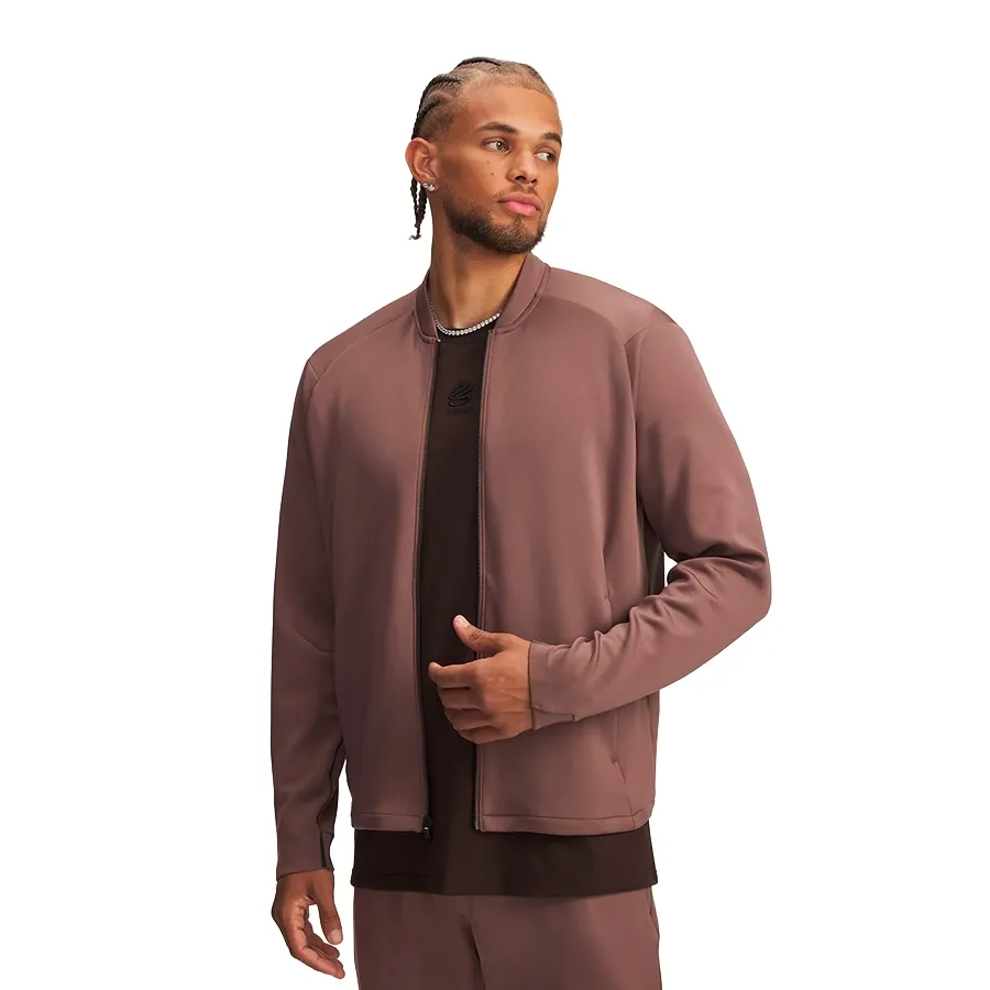 Imagen 0 de 2 de Campera Under Armour Curry Travel SS-MARRON