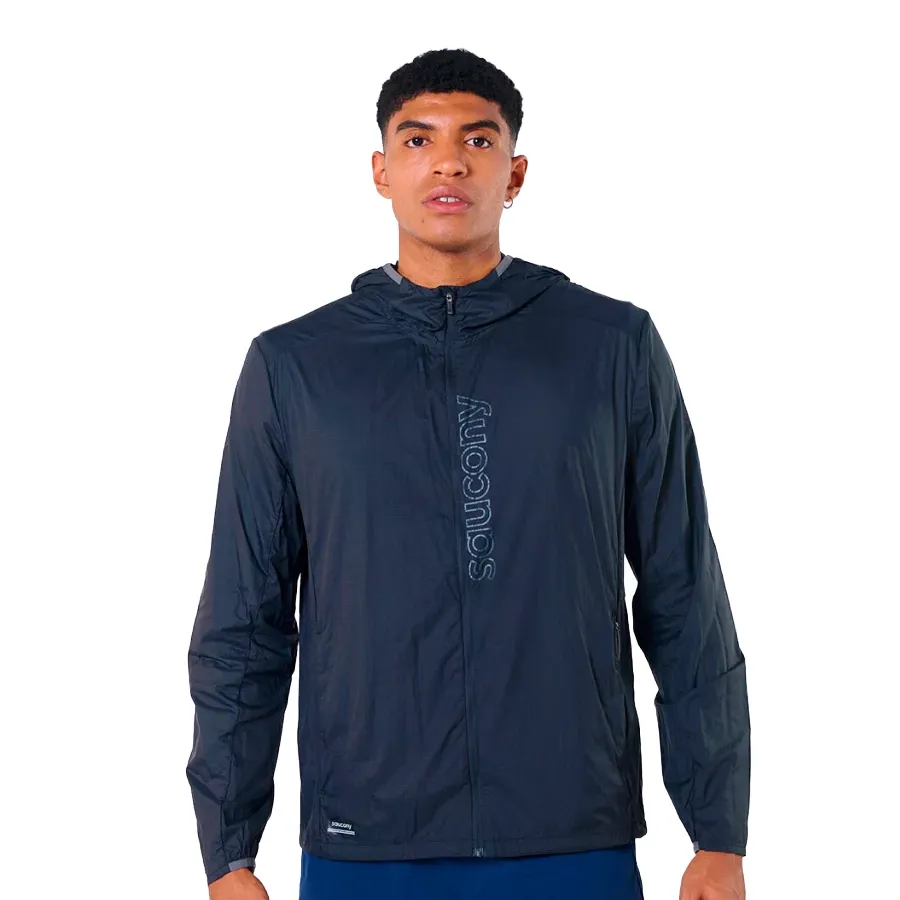 Imagen 0 de 7 de Campera Saucony Rompeviento Peregrine Packaway 2-NEGRO