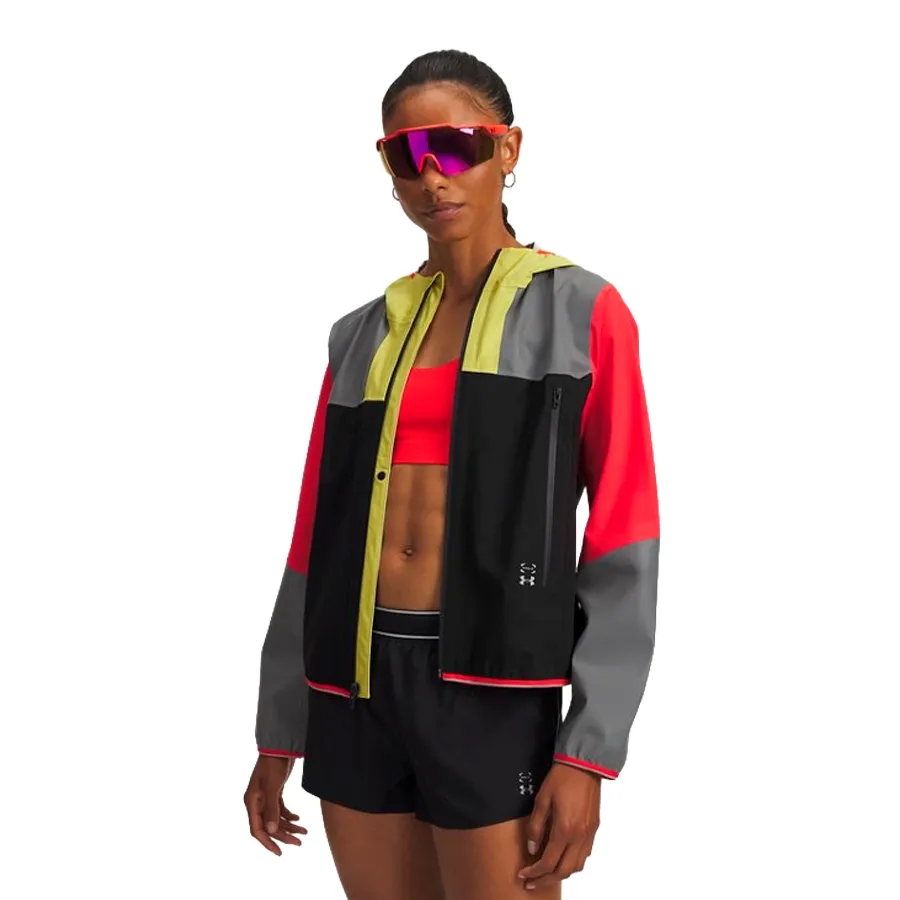 Imagen 0 de 4 de Campera Under Armour Halo Run-GRIS/NEGRO/ROJO