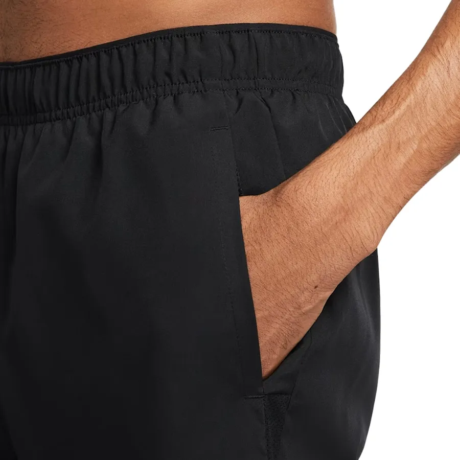 Imagen 2 de 5 de Nike Shorts  Challenger 2 en 1-NEGRO