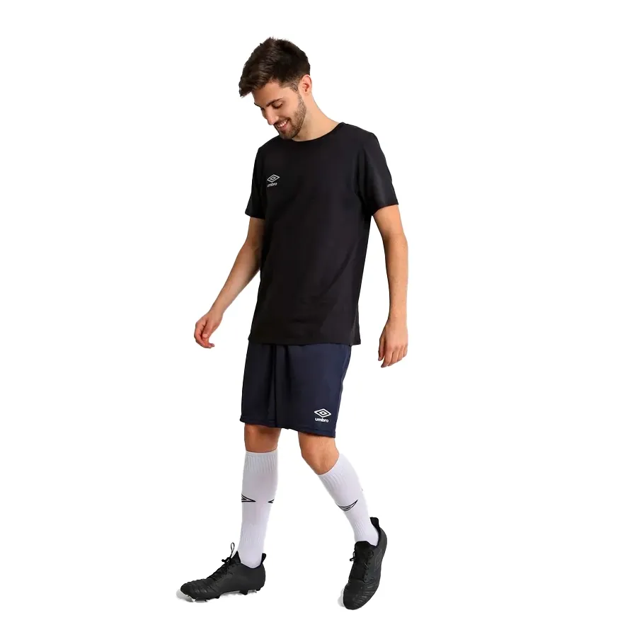 Imagen 2 de 4 de Shorts Umbro Básico-MARINO