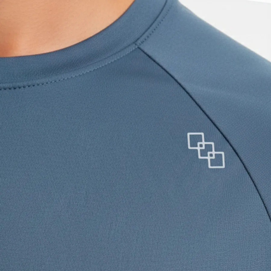Imagen 2 de 3 de Remera Kamp Poliamida-MARINO