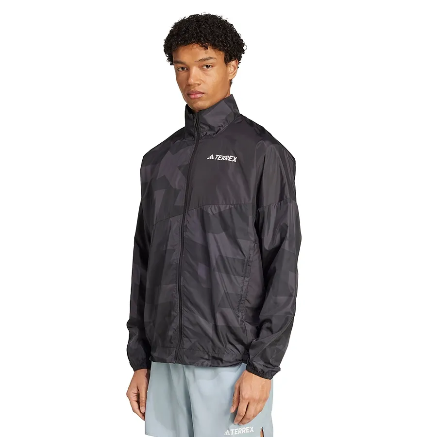 Imagen 3 de 4 de Campera adidas Terrex Multi Estampado-NEGRO