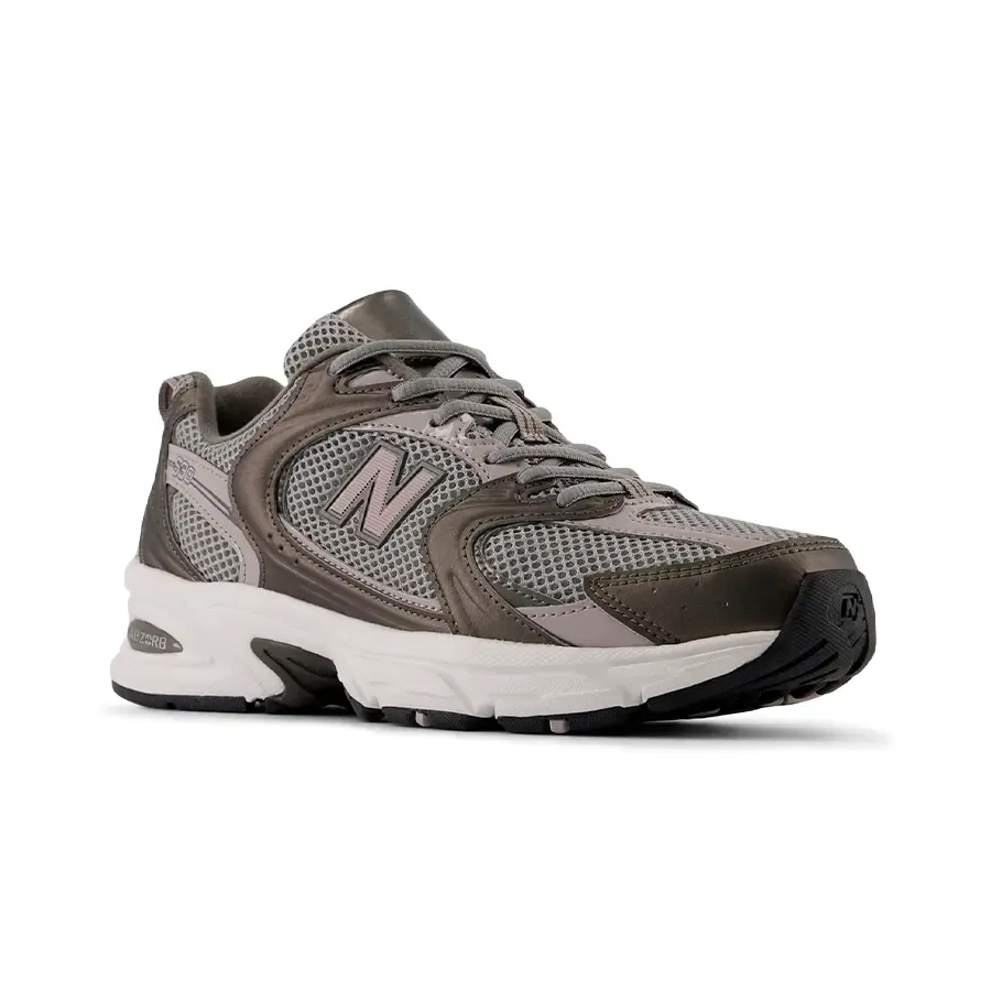 Imagen 1 de 5 de Zapatillas New Balance 530-GRIS/GRAFITO