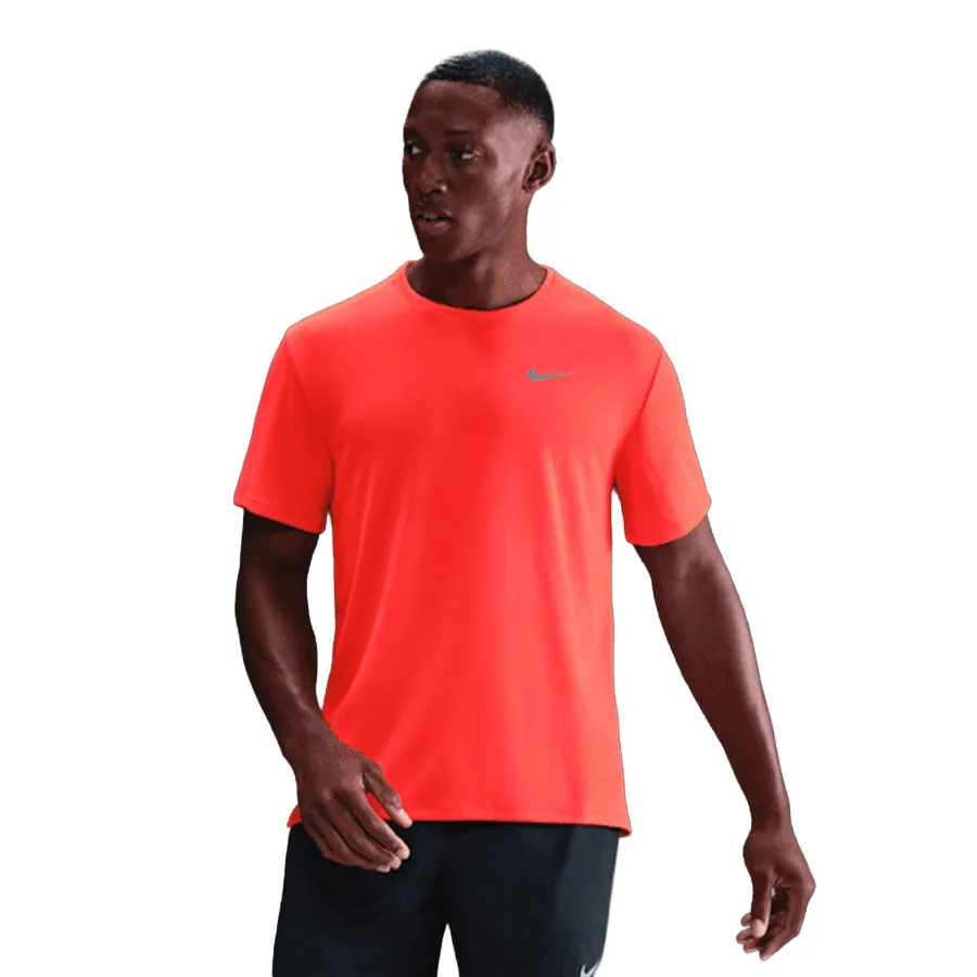Imagen 1 de 5 de Remera Nike Miler-CORAL FLUOR