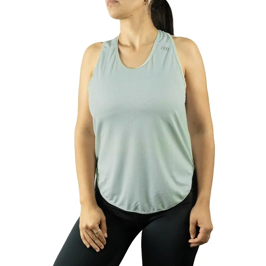 Imagen 0 de 4 de Musculosa Kamp Ultrarun con Recortes Laterales 25-CELESTE