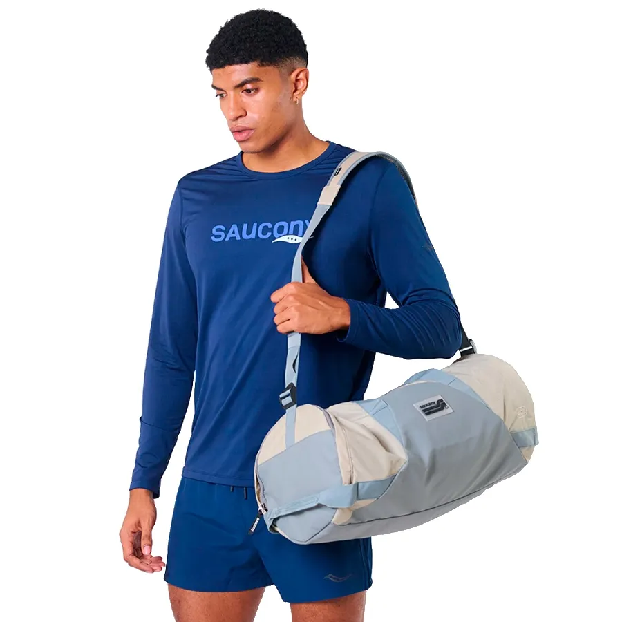 Imagen 0 de 6 de Bolso Saucony Hurricane Duffle 40Lt-GRIS/NATURAL