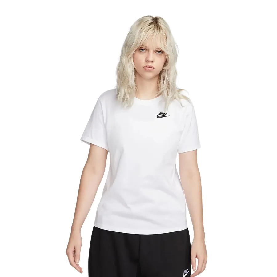 Imagen 0 de 3 de Remera Nike Sportswear Club Essentials-BLANCO