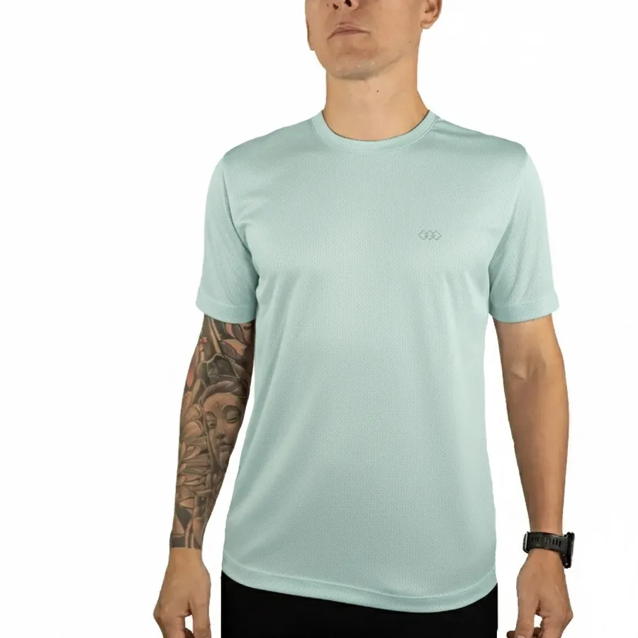 Imagen 0 de 5 de Remera Kamp Ultrarun con Recortes Laterales-CELESTE