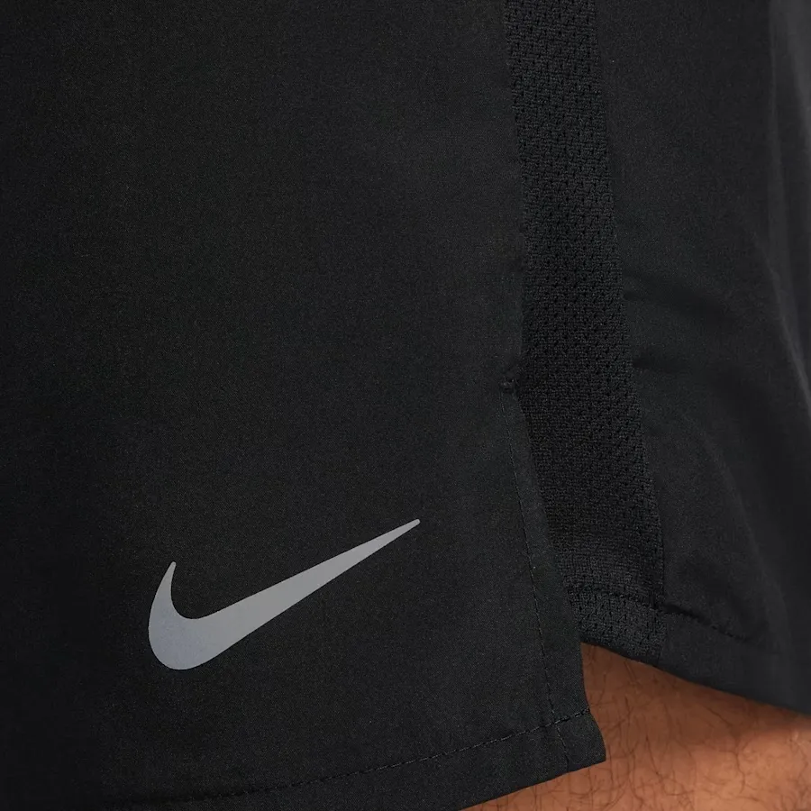 Imagen 4 de 5 de Nike Shorts  Challenger 2 en 1-NEGRO