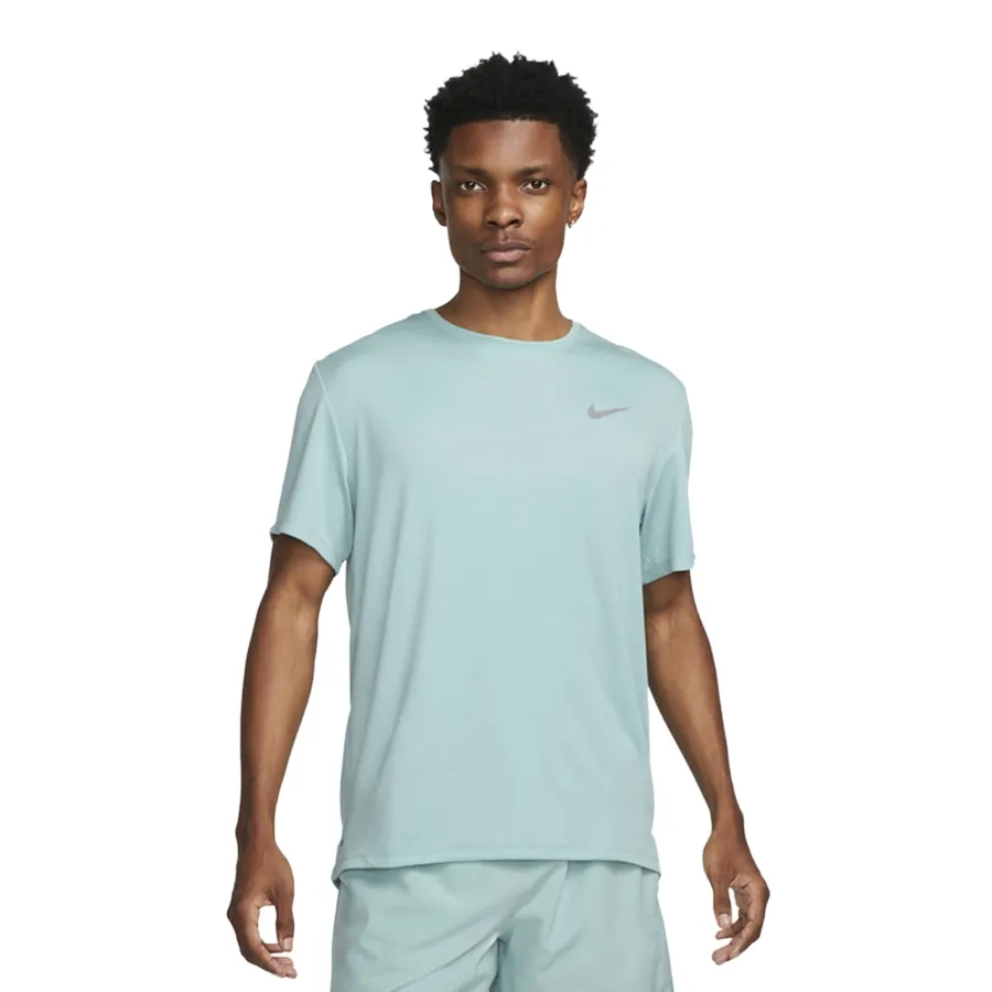 Imagen 0 de 4 de Remera Nike Miler-VERDE AGUA